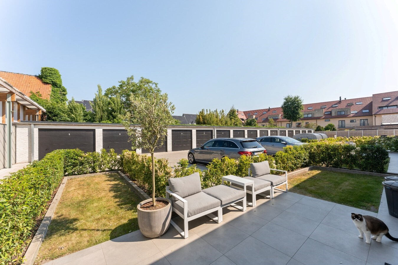 Instapklaar appartement met 2 slaapkamers en autostandplaats te Koekelare 