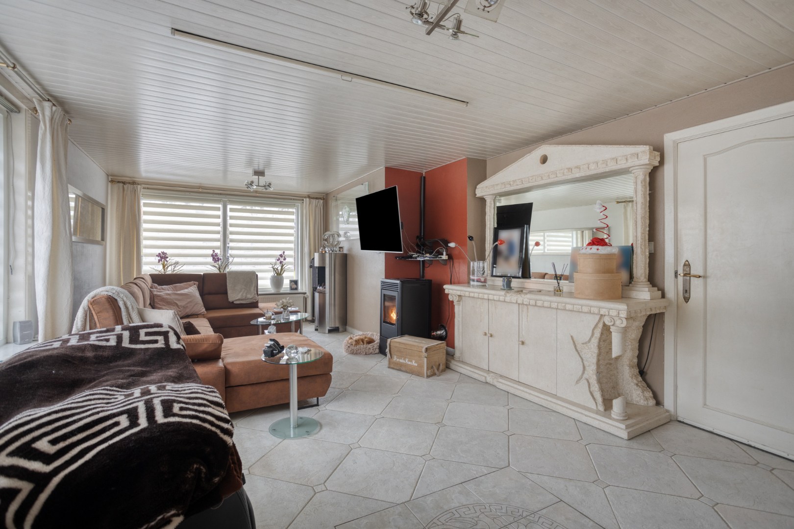 Te renoveren woning met 5 slpk. op ruim perceel van 18a 95ca in Mol 