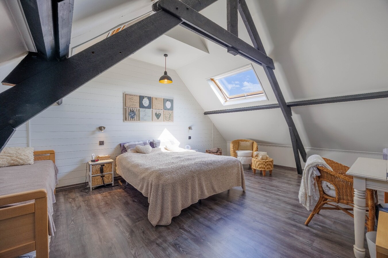 Charmante en lichtrijke gezinswoning met tuin in rustige, groene omgeving te Heist. 