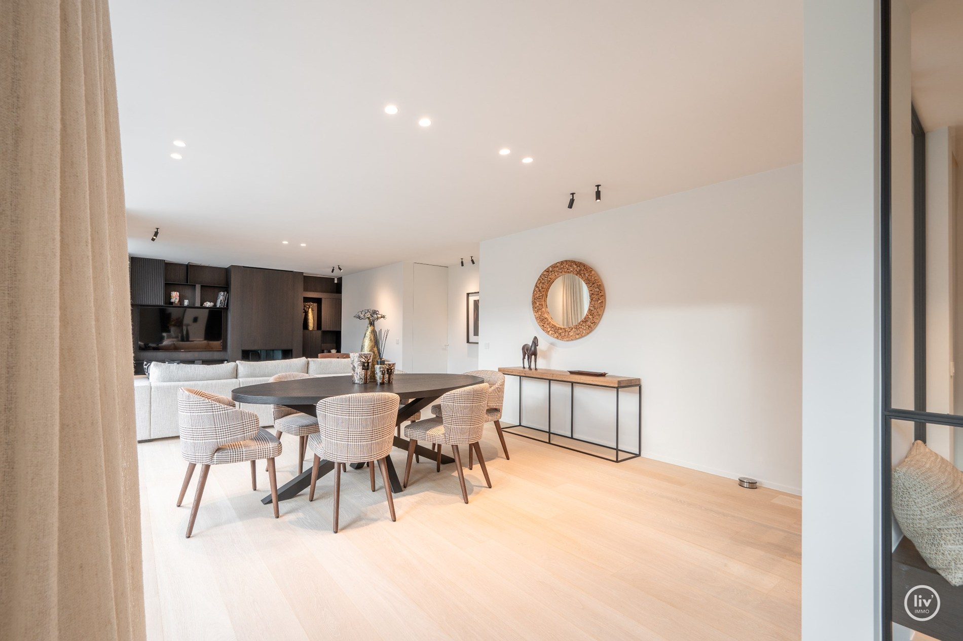 Superbe villa charmante, entièrement rénovée et joliment située dans un quartier résidentiel calme à proximité du centre de Knokke. 