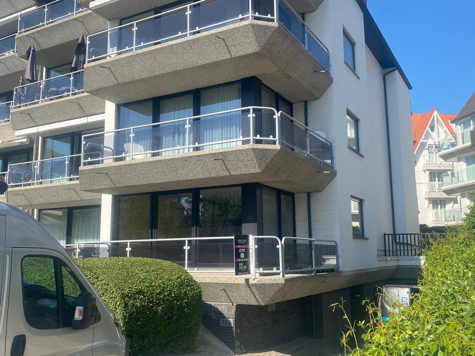 ONGEMEUBELD - Licht en zonnig hoekappartement nabij het Albertplein – met garage en laadpaal 
