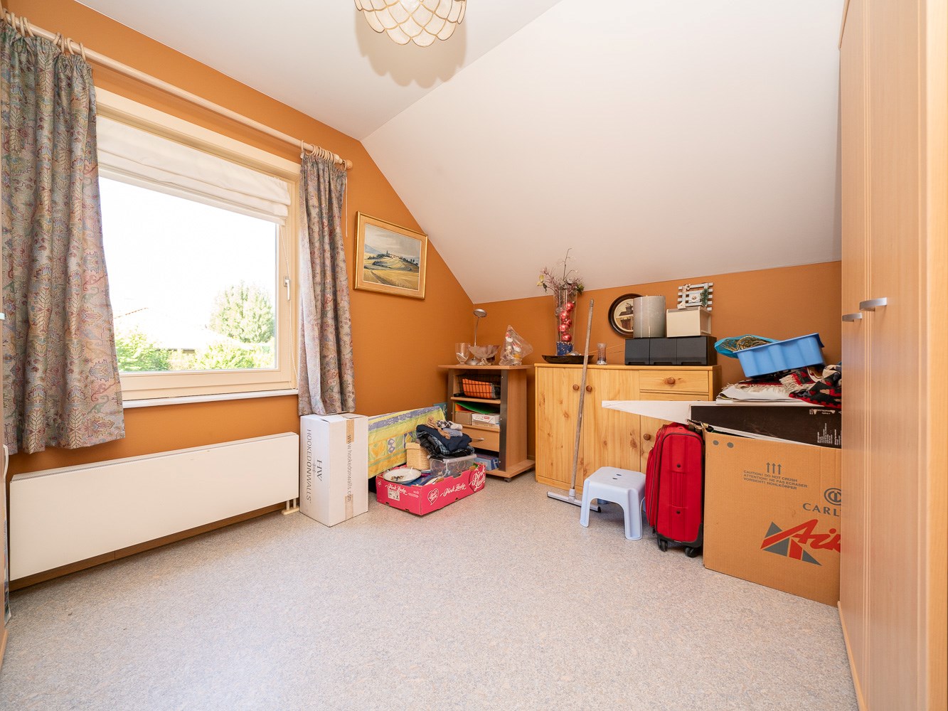 Instapklare, vrijstaande villa met 4 kamers op toplocatie 