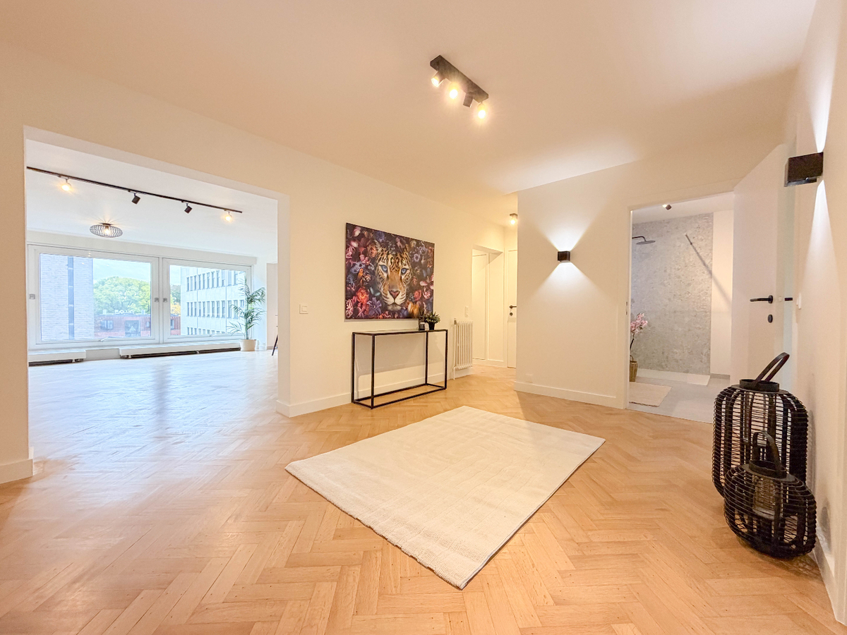 Stijlvol gerenoveerd 3-slaapkamerappartement van 128 m² met garage op topligging in Kortrijk *** NONO INSPIRED *** 