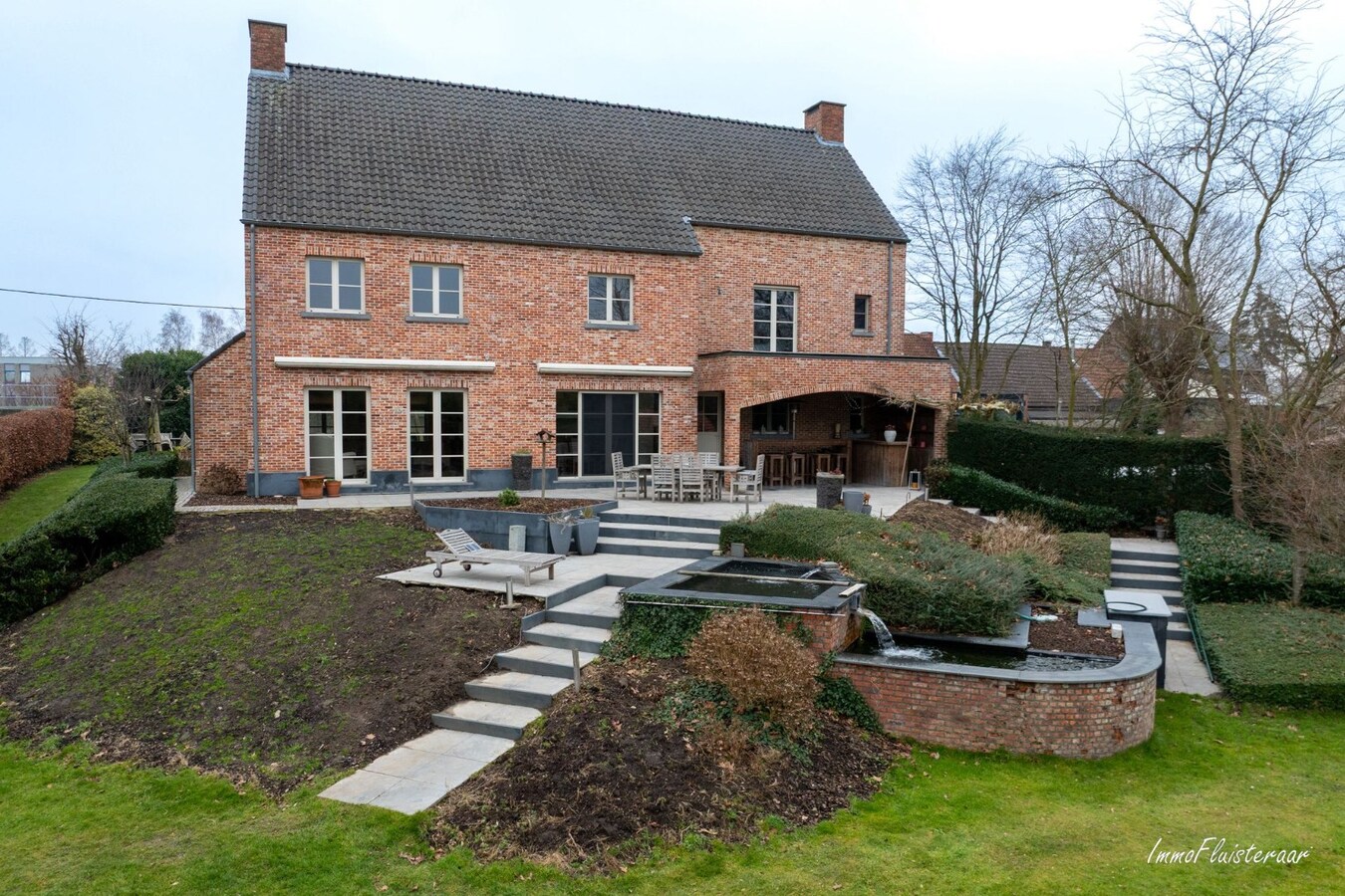 Prestigieuze villa met paardenaccommodatie op ca. 3.237 m2 te Mechelen 