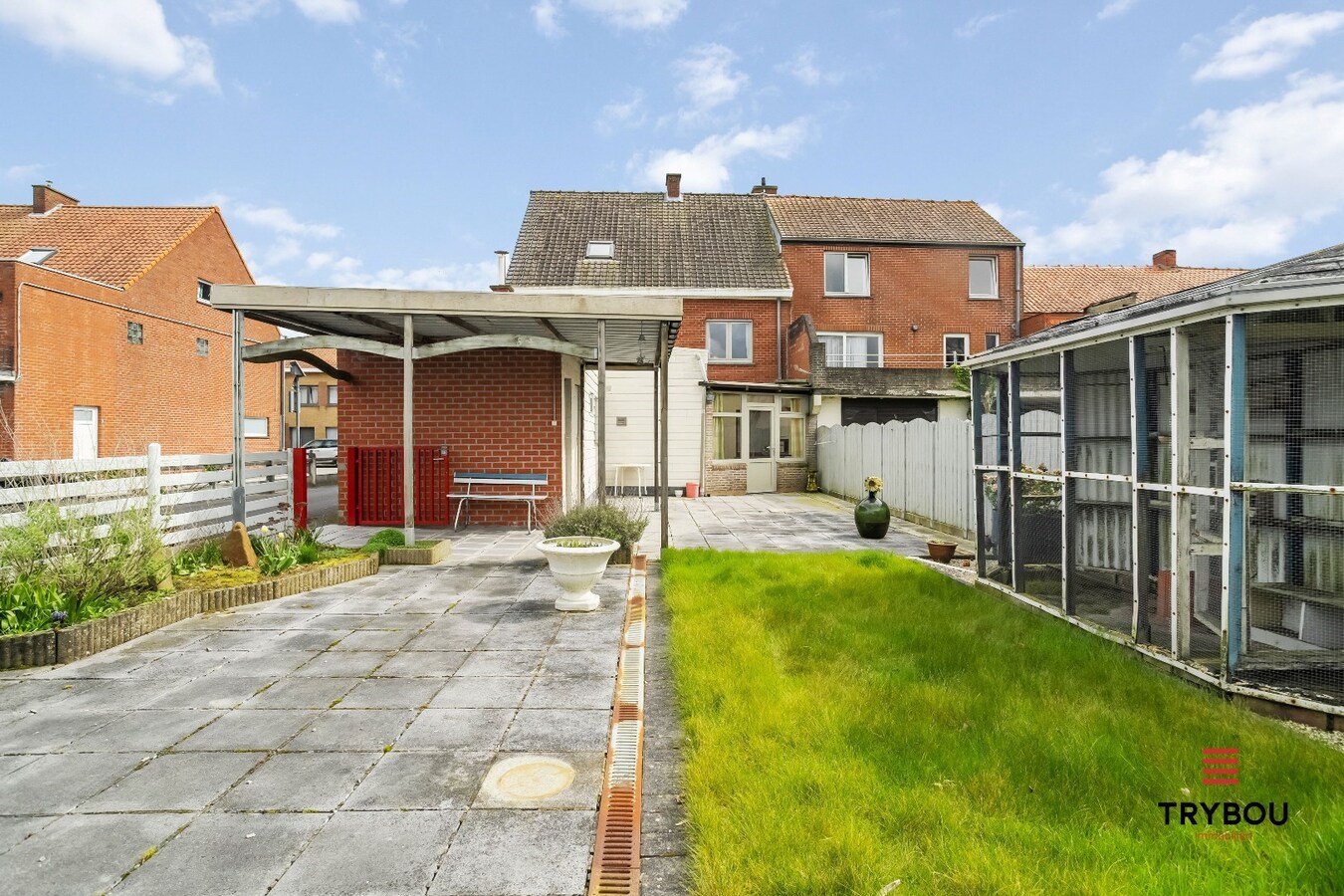 Ruime halfopen woning met 4 slaapkamers en garage 