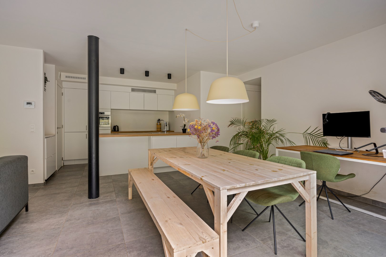 Ruim appartement met 2 slaapkamers en tuin + autostaanplaats vlakbij autostrade - EPC 68 kWh/m² 