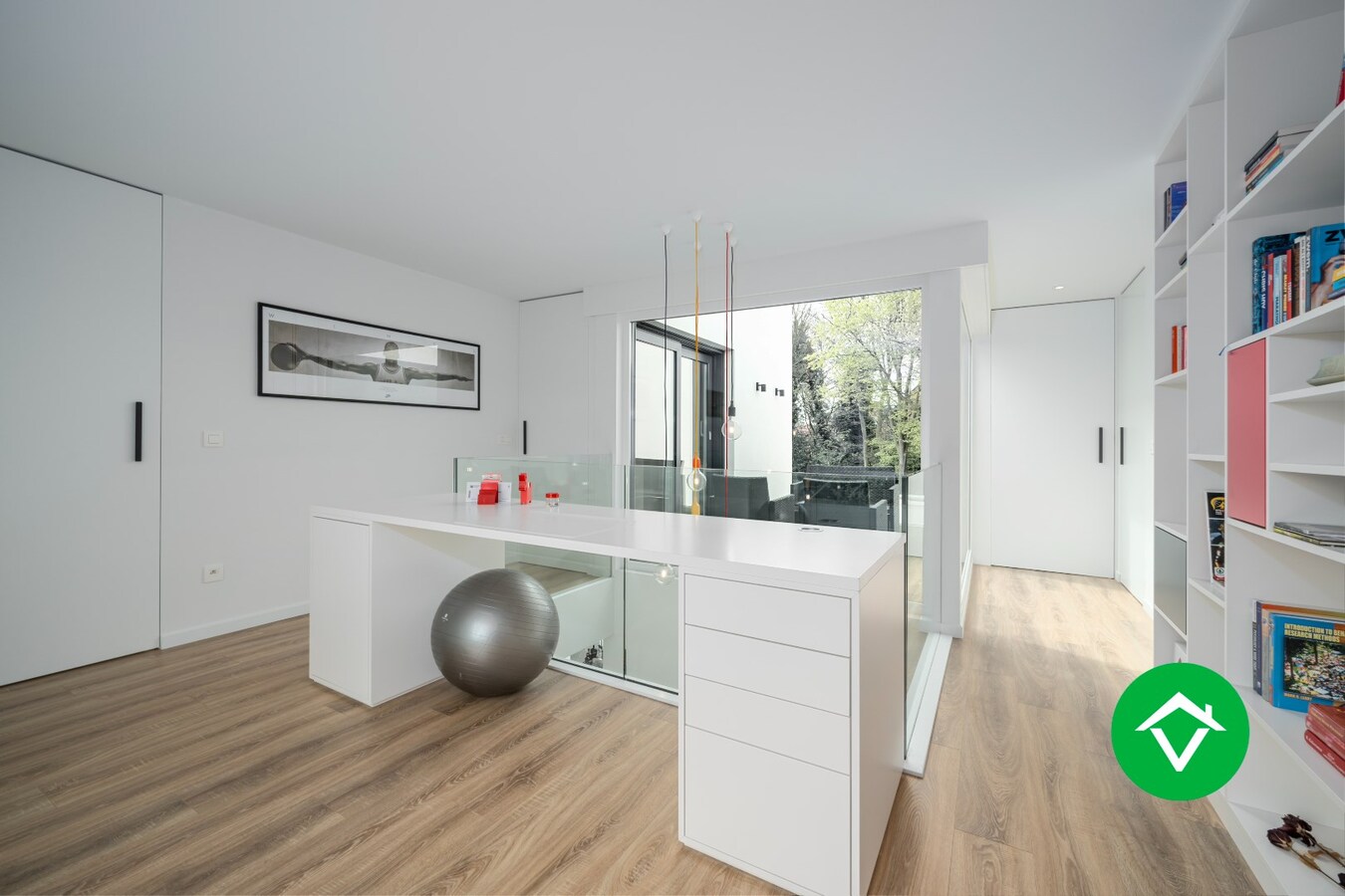 Zeer stijlvolle en instapklare villa te koop in het centrum van Koekelare. 