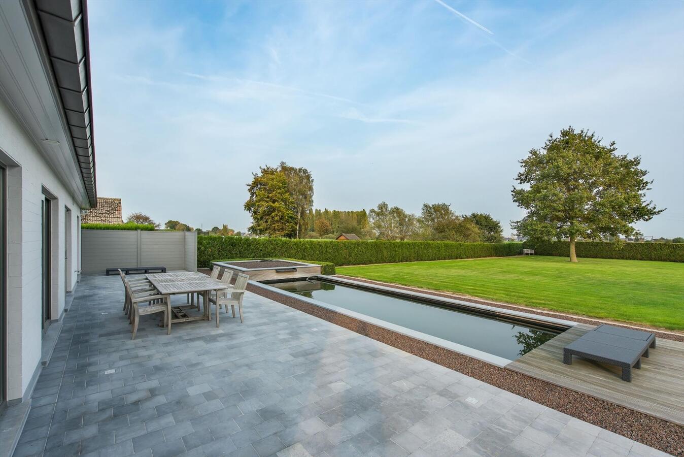 Instapklare woning op ruim perceel 