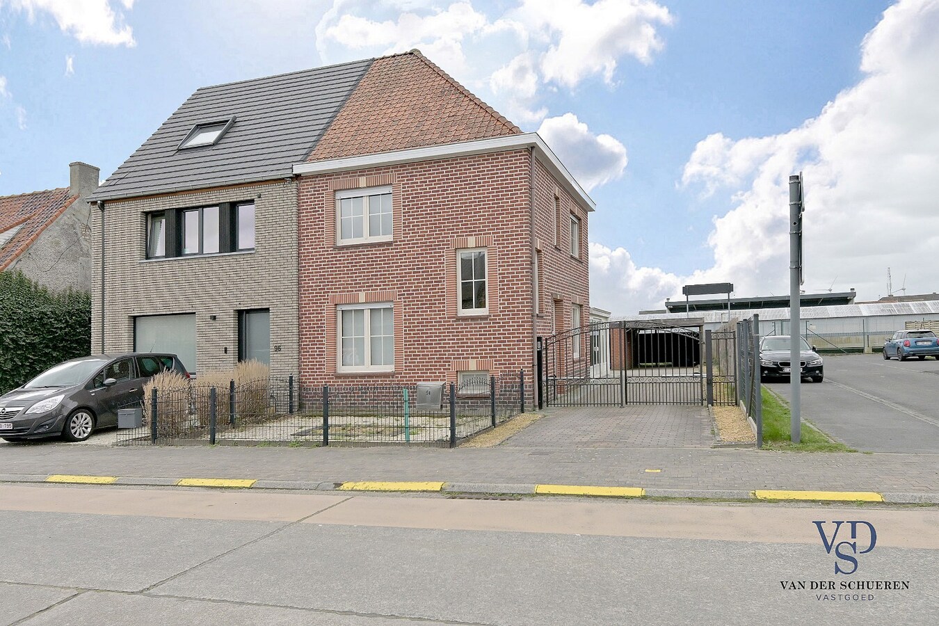 Degelijke Half Open Bebouwing 