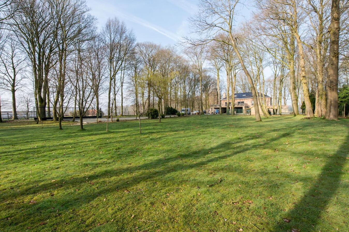 Uitstekend gelegen villa met prachtige vergezichten op 1ha28a21ca 