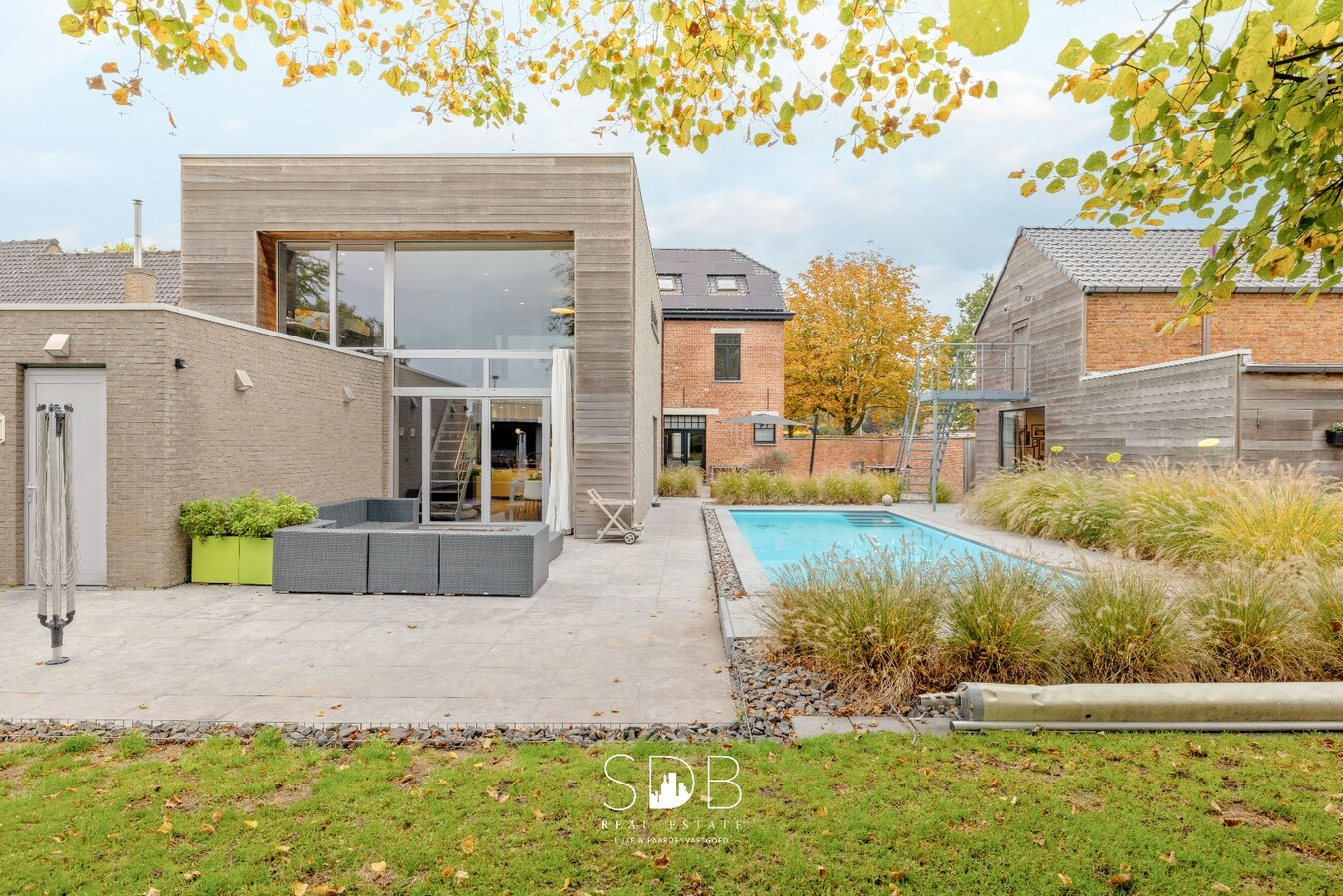 Prachtige woning met paardenfaciliteiten op 11.703m² 