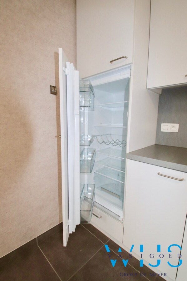 Tijdloos GELIJKVLOERS appartement met 2 slaapkamers te Oosteeklo ! 