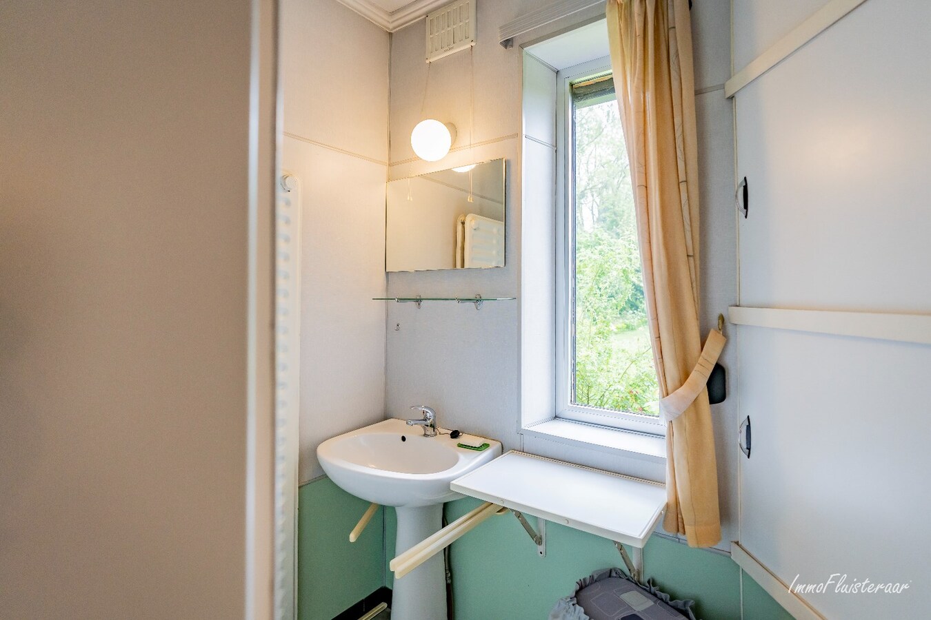 Authentic, to be renovated house with an idyllic garden on approximately 95 acres. 