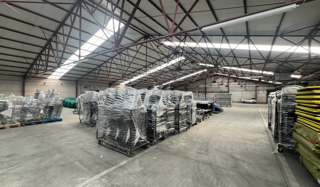 Recent bedrijfsgebouw met prachtige kantoren te huur in Lokeren