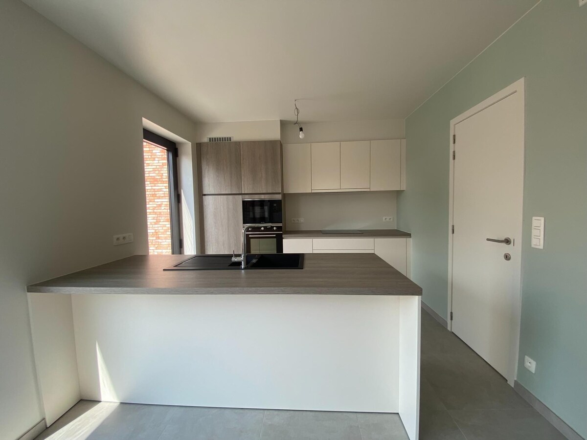 Uitstekend gelegen nieuwbouwwoning met garage 