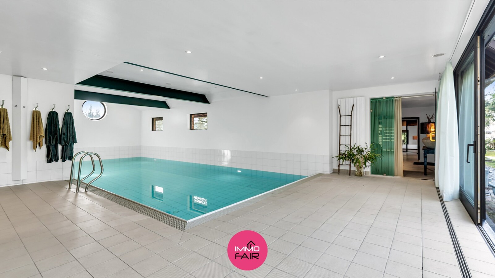 Exclusieve, karaktervolle villa met authentieke elementen in rustige, bosrijke omgeving 