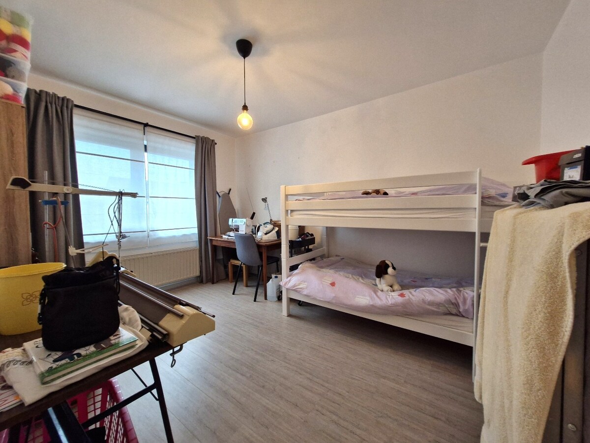 Knap gerenoveerde woning met uitzonderlijk lichtinval in het hartje van Heist 