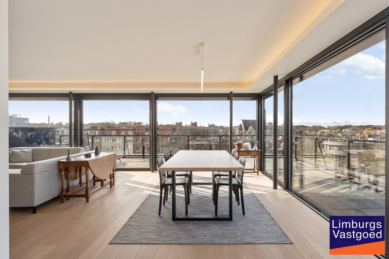 Exclusief penthouse met ruim terras, 2 slpk, dubbele autostaanplaats, centrum Genk 