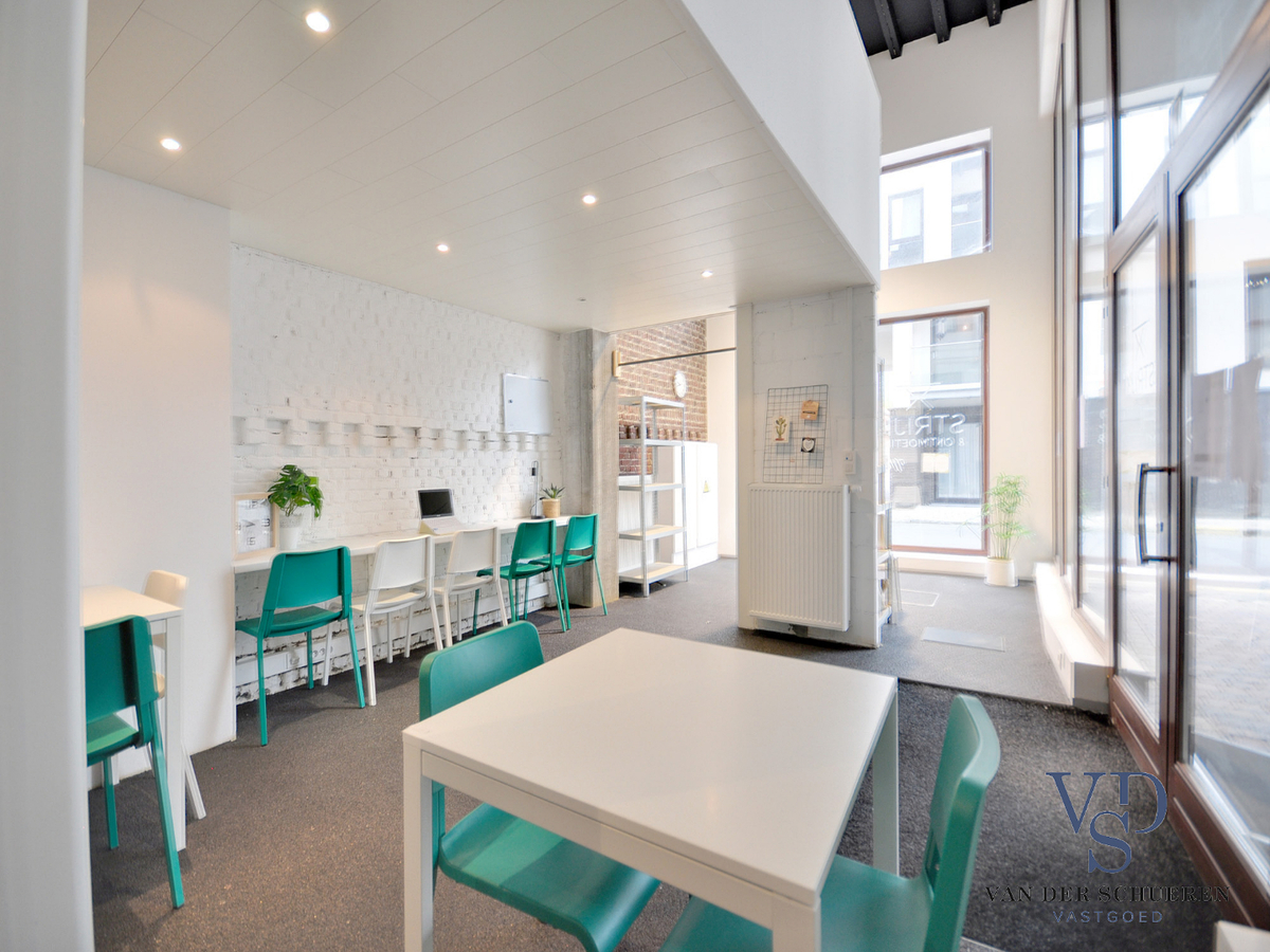 Eigentijdse loft voor wonen en werken. Opportuniteit als investeringspand ! 