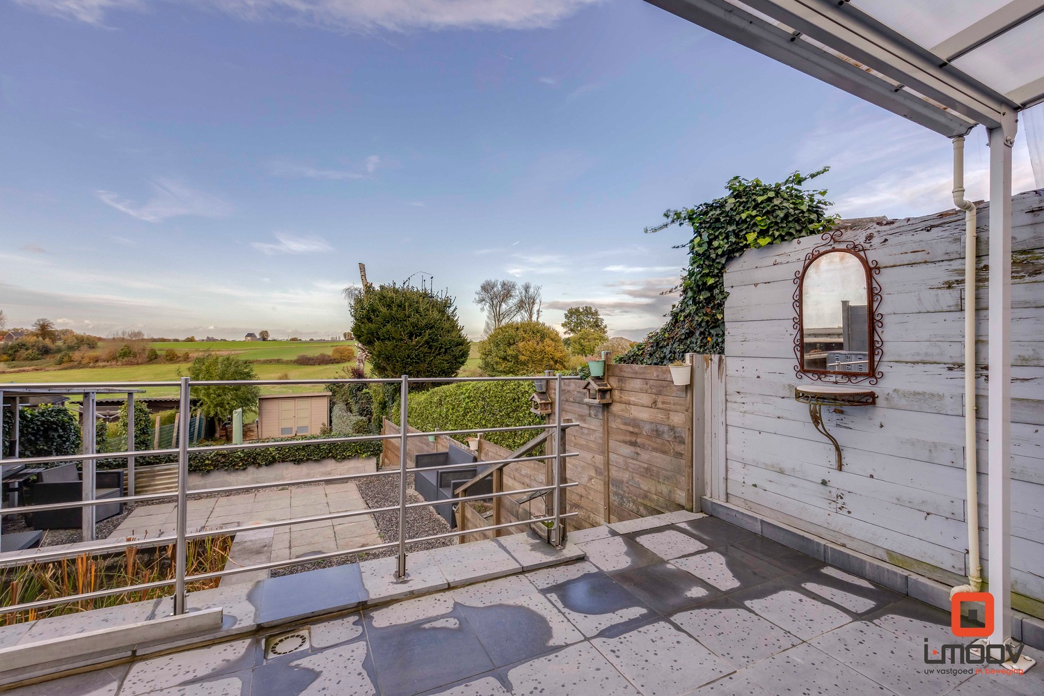 Landelijk gelegen woning met veel potentieel. 