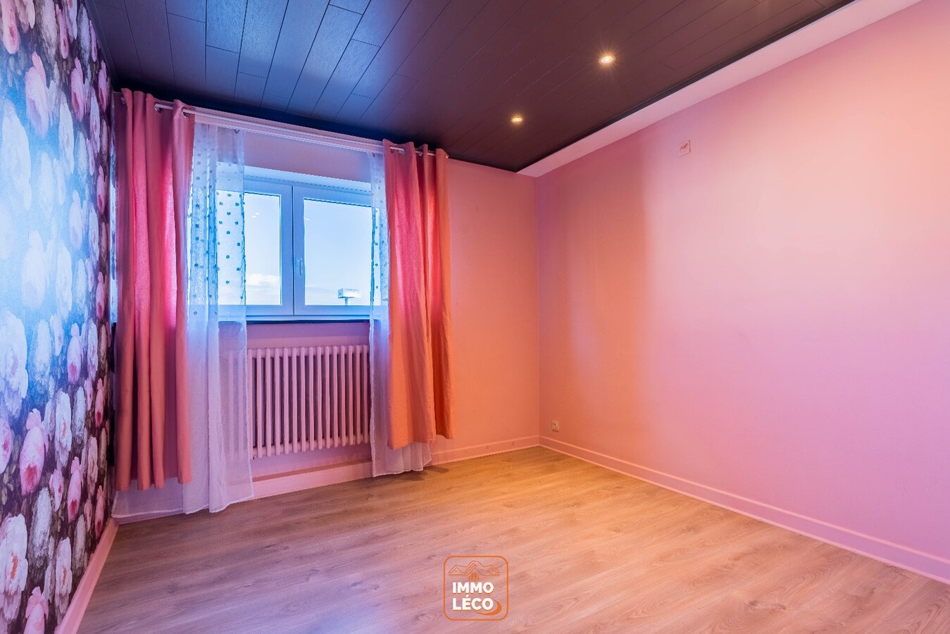 Magnifique appartement DUPLEX avec grande terrasse de 30m2, en plein centre-ville avec facilités de stationnement ! 