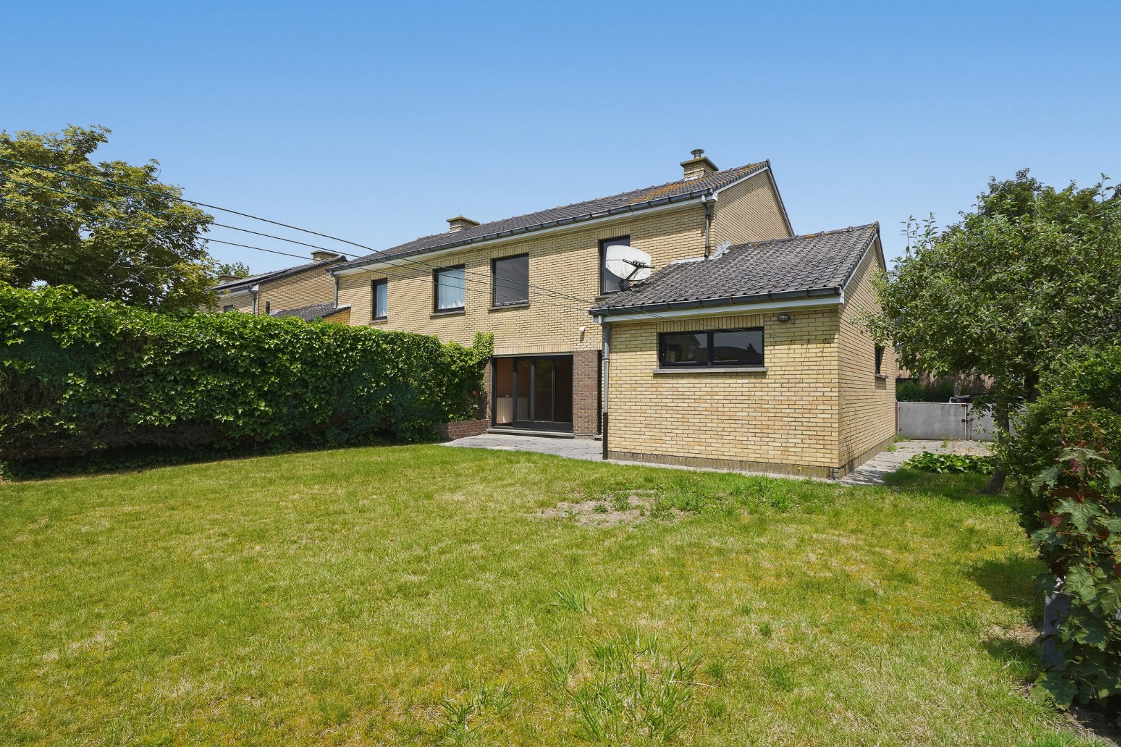 Renovatiewoning met 3 slpks, garage en zonnige tuin 