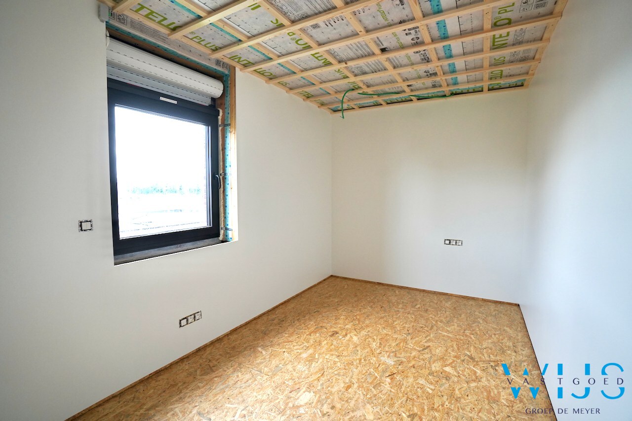 Nieuwbouw met 5 slaapkamers op een prachtig perceel te EEKLO ! 