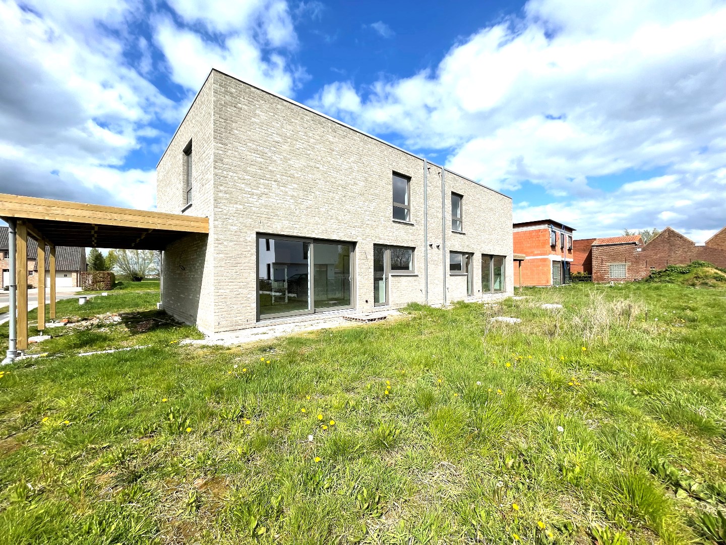 Halfopen nieuwbouwwoning op 394 m² 