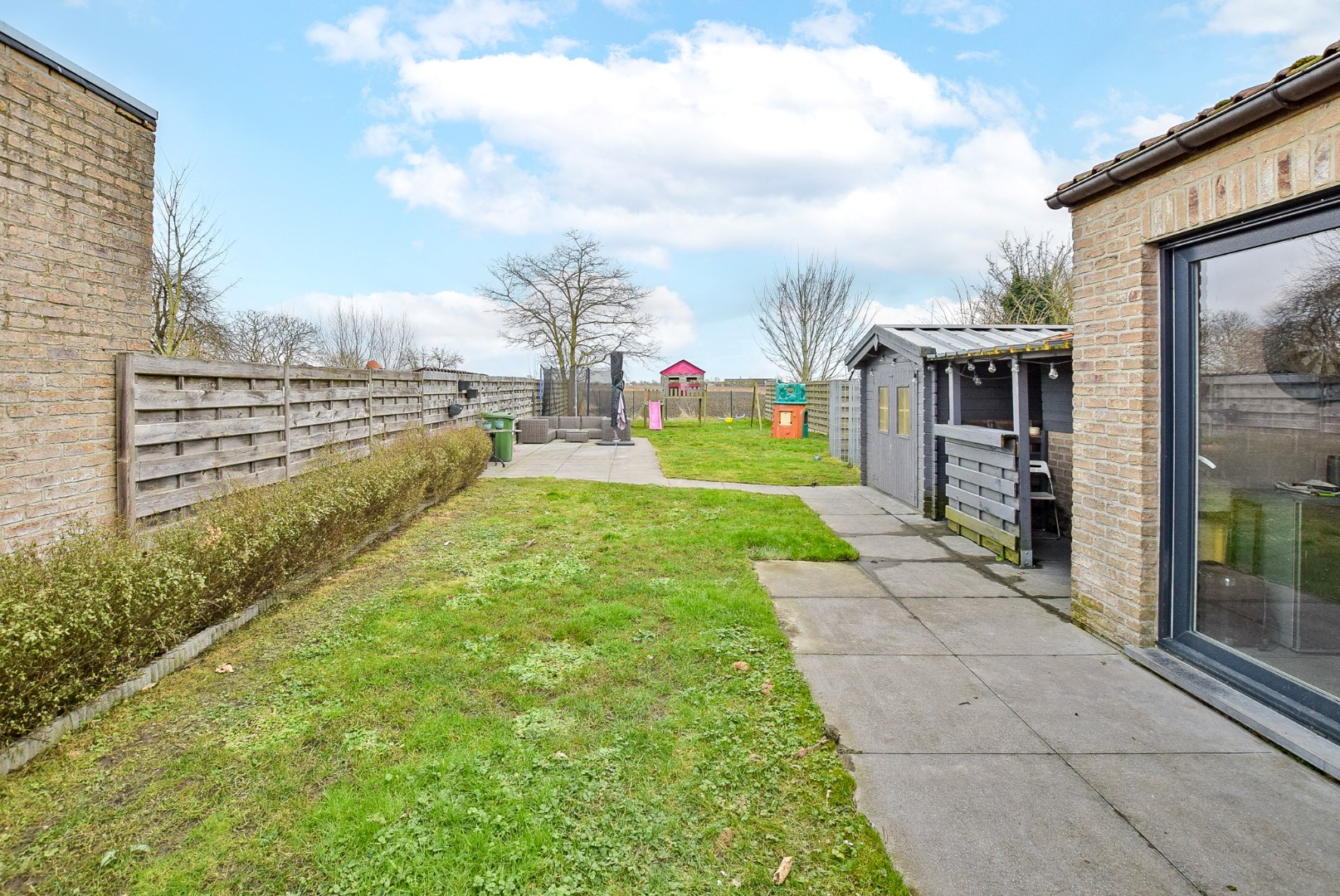 Ruime gezinswoning met garage te Pervijze op 518 m² met prachtige verzichten. 