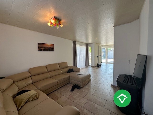 Instapklaar gelijkvloers appartement met tuin en garage in rustige wijk te Eernegem 