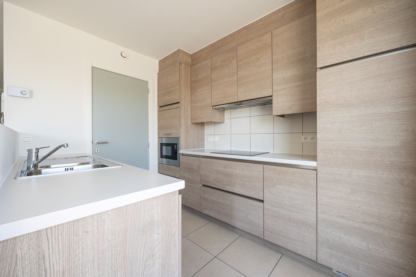 Recent energiezuinig appartement met 2 slpk. en zeer ruim terras te Niel! 