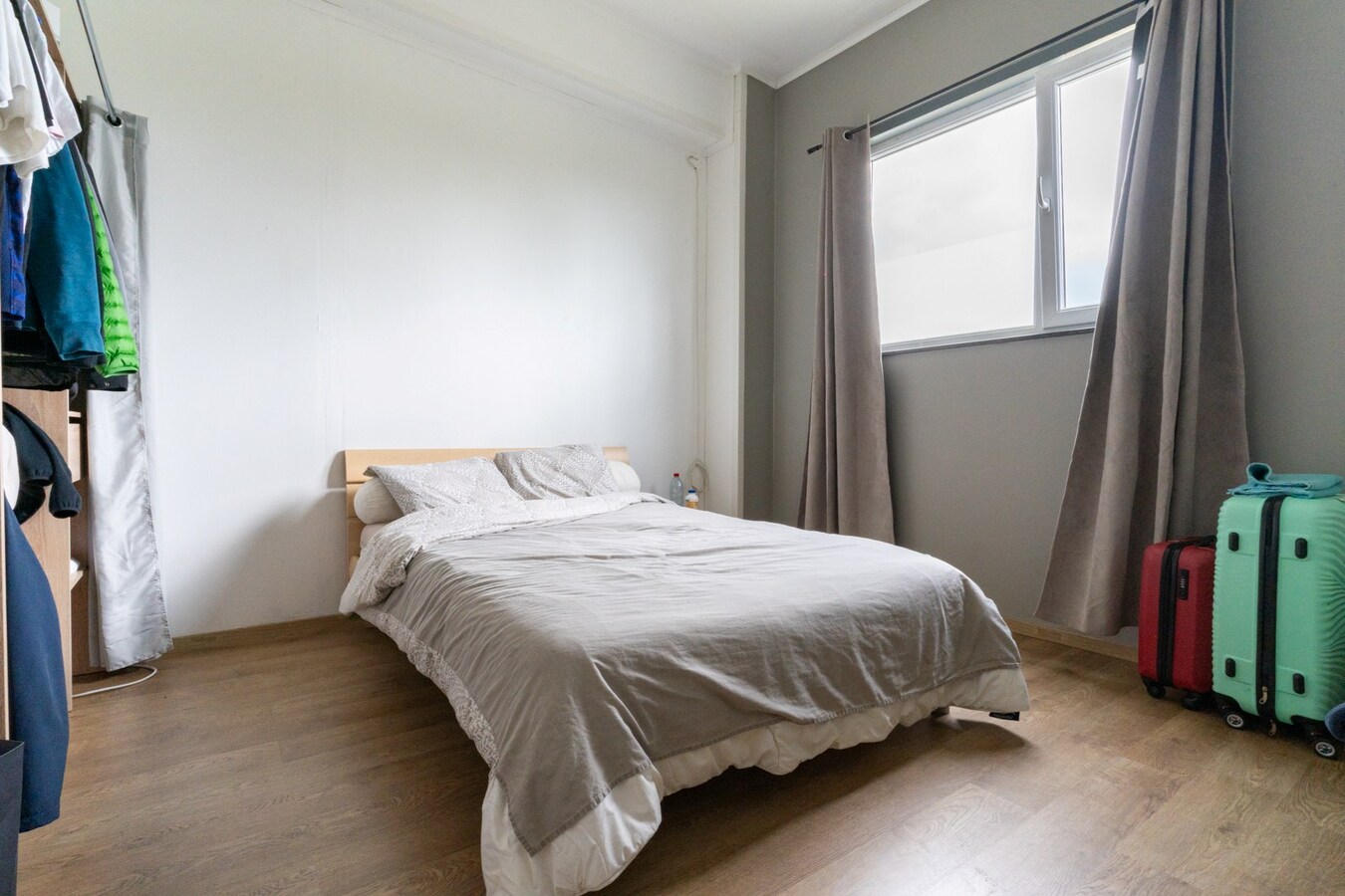 Entrepôt/Atelier de 400m², grand parking, logement indépendant, TOP SECTEUR ! 