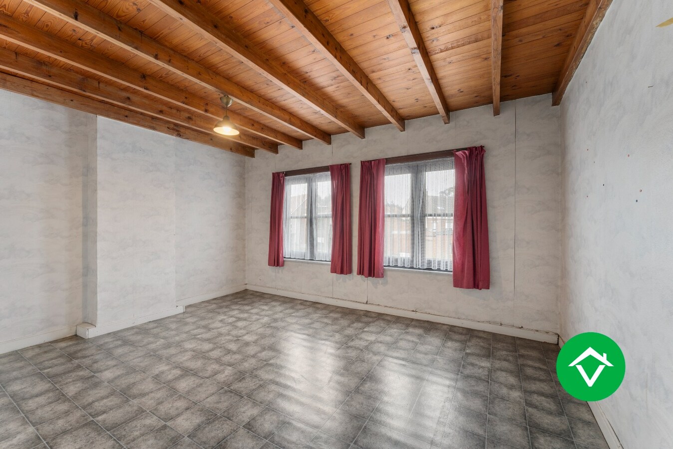 Ruime woning met 5 slaapkamers, diepe tuin en garage te Staden 