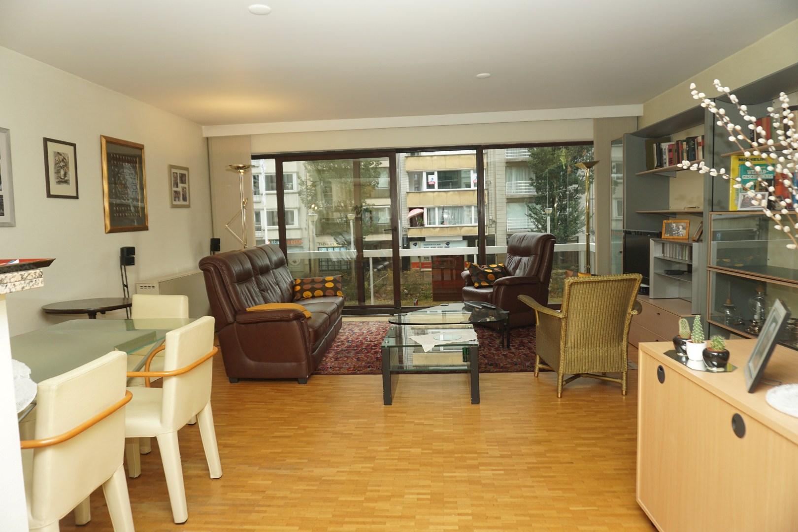 RUIM APPARTEMENT MET ZONNIGE TERRASSEN OP TOPLIGGING 