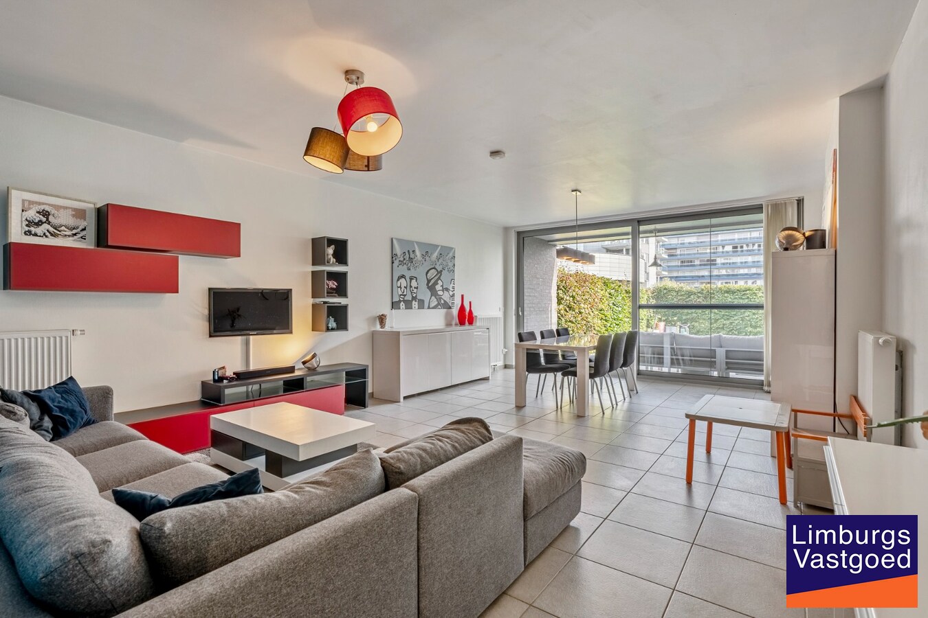 Gelijkvloers appartement (105m²), 2 slpk, tuin/terras, autostaanplaats + kelderberging 