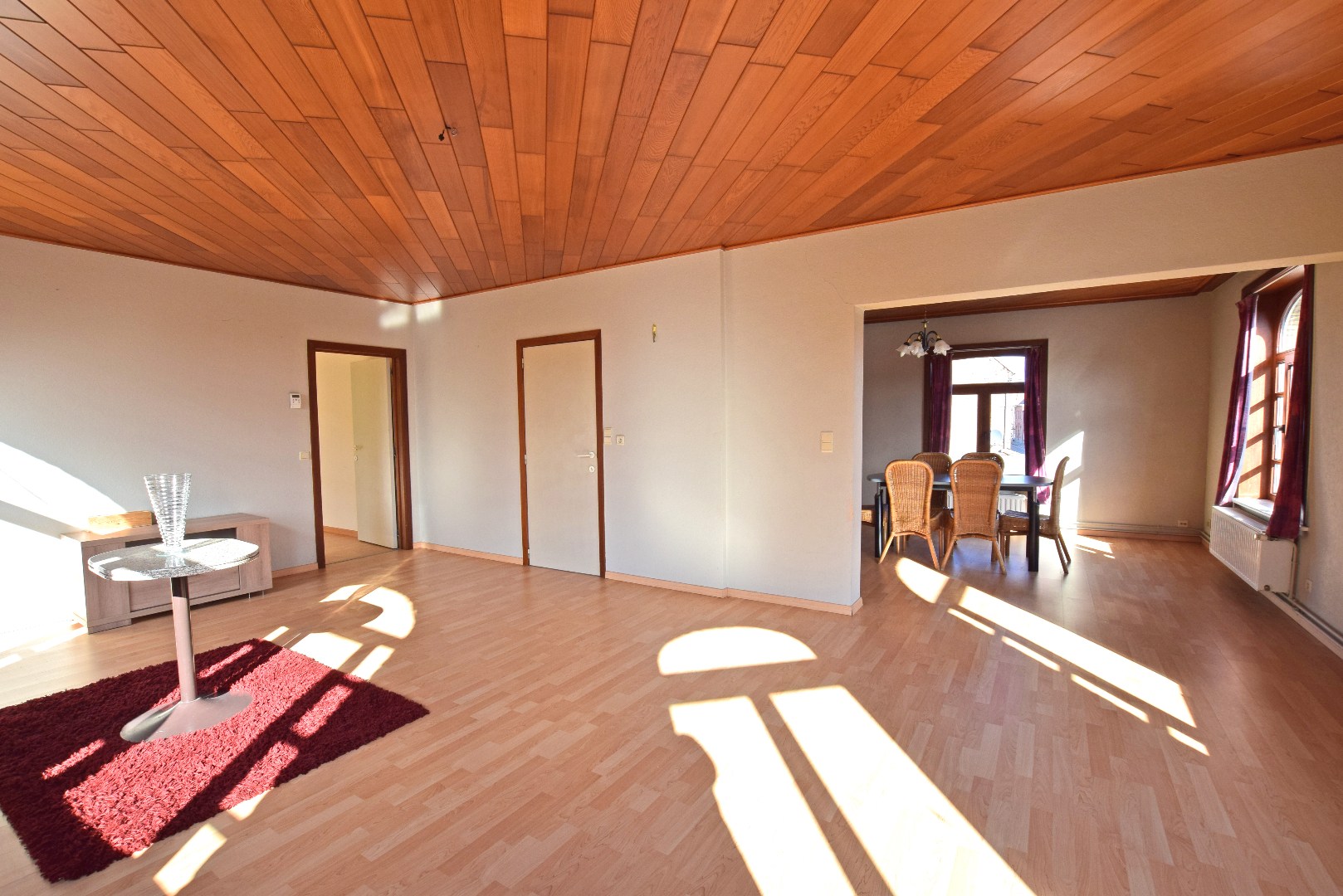 Uniek hoekpand met handelsruimte en woonst te Beerst (Diksmuide) op 470 m². 