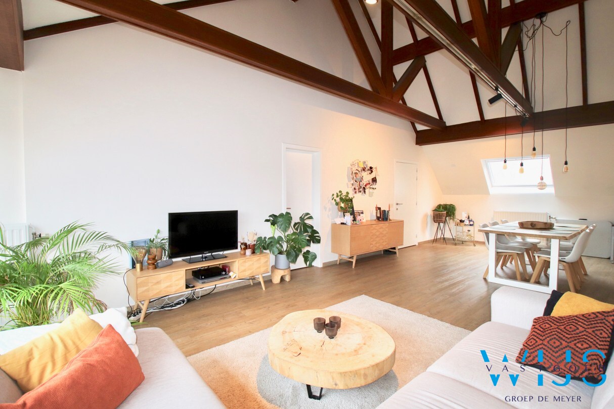 Uniek dakappartement te CENTRUM EVERGEM ! 