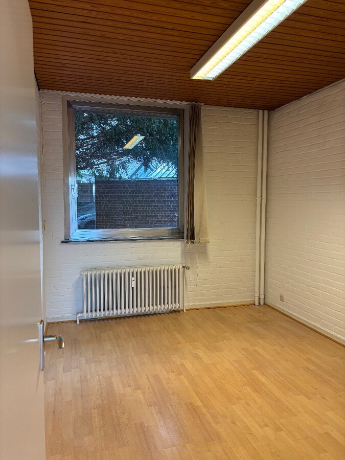 Quai Notre Dame, Surface commerciale, état neuf. 