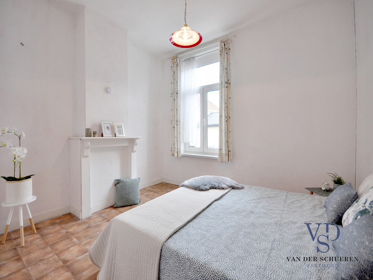 Rijwoning met tuin nabij station Gent-Sint-Pieters. Top-ligging nabij tram en trein ! 