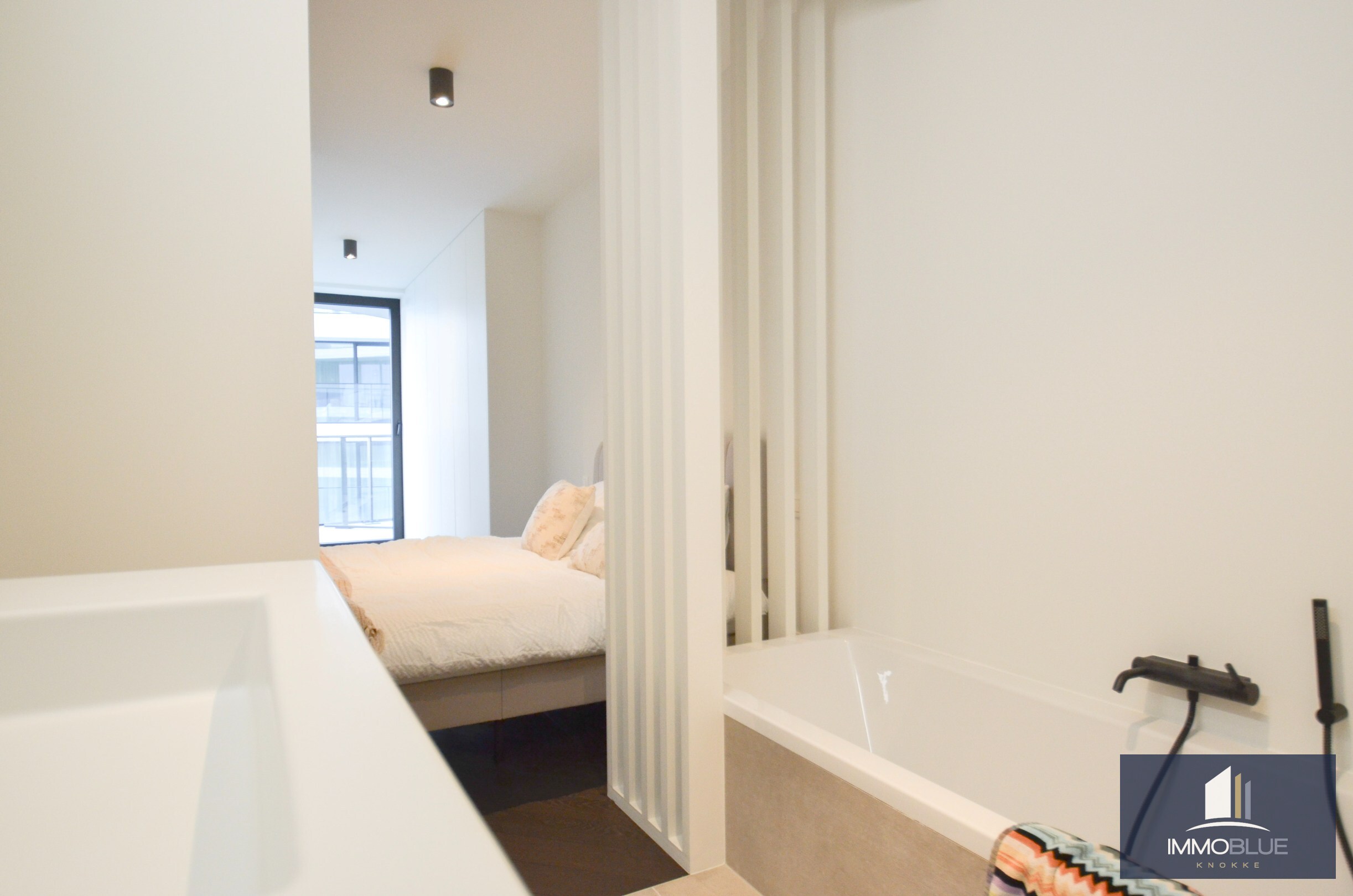 Stijlvol appartement met een ruim zonnig terras gelegen in The Tower. 