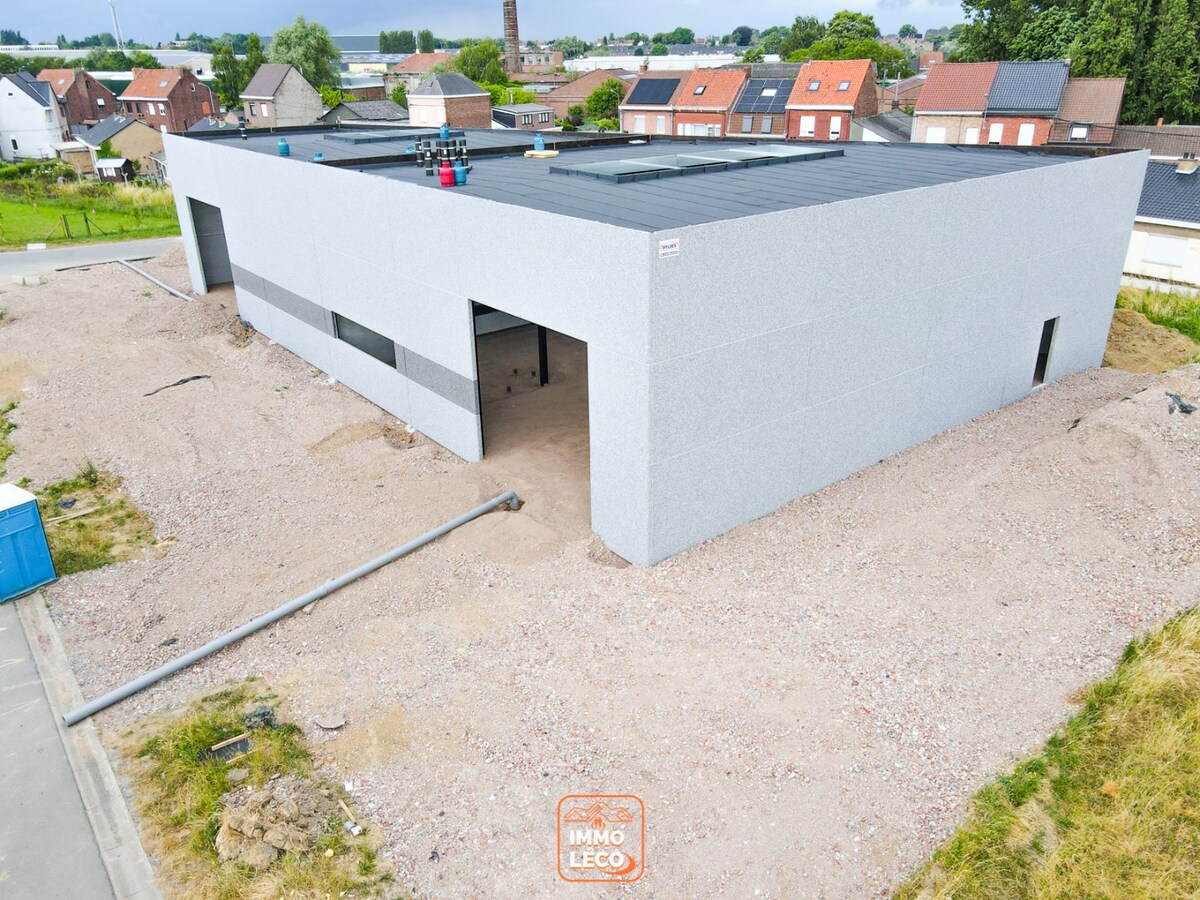 Entrepôt neuf de +/- 315m² dans un zoning à DOTTIGNIES 