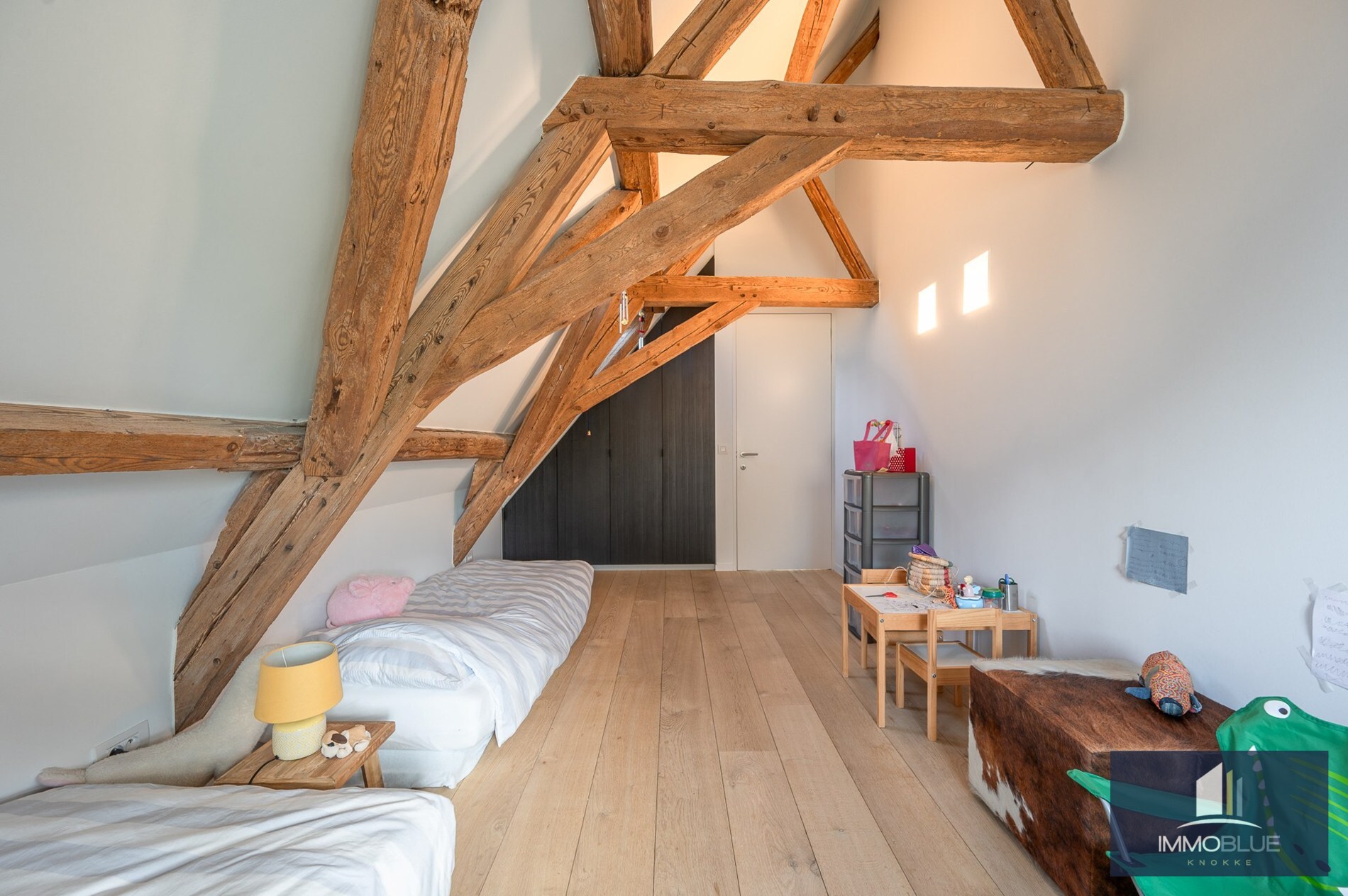 Uniek eigendom met adembenemende zichten gelegen op een perceel van ongeveer 3000 m². 