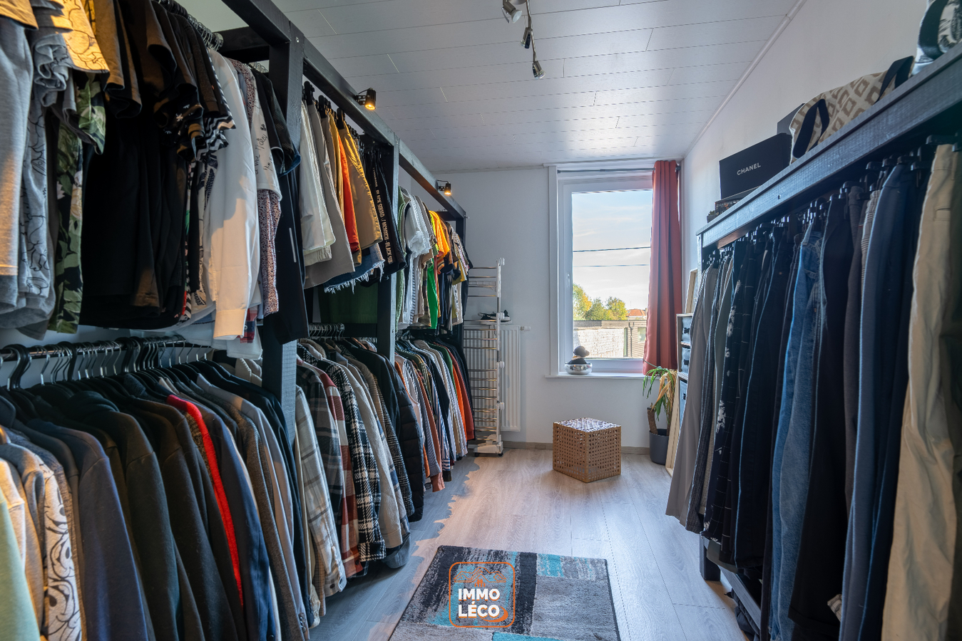 Splendide maison rénovée avec 2/3 chambres et extérieur avec accès à l'arrière 