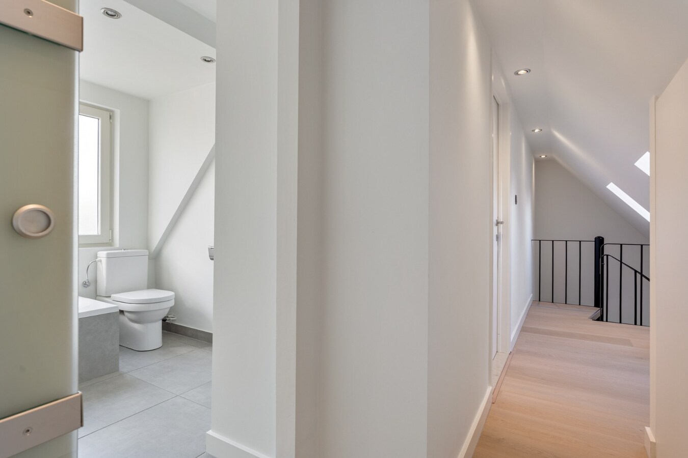 Gezellige, instapklare stadswoning in het centrum van Maaseik grenzend aan de groene wal! 