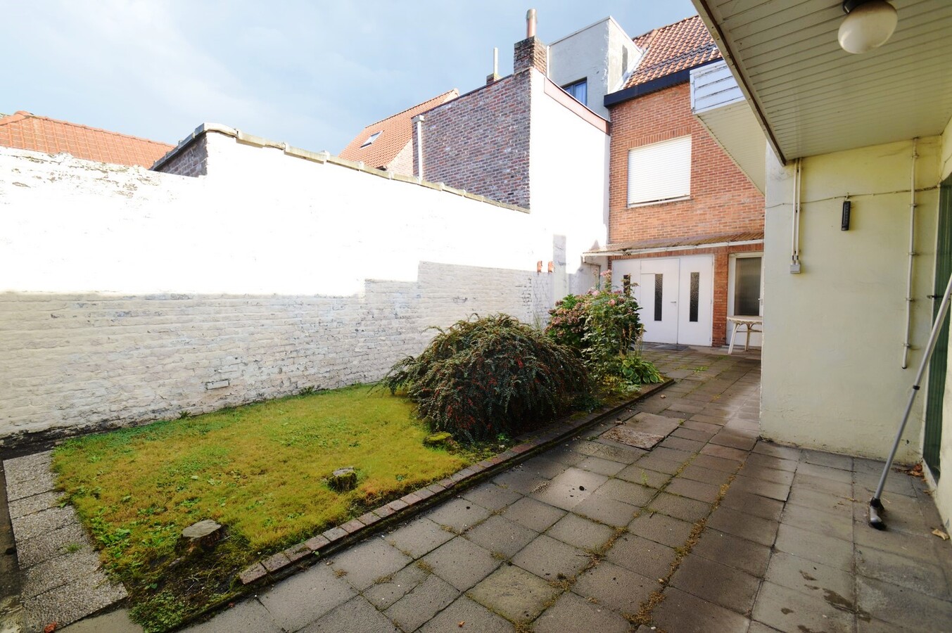 Volumineuze woning met garage vlakbij het centrum - Zelzate 