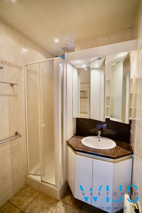 Ruime bungalow op een ideale locatie te Ertvelde ! 