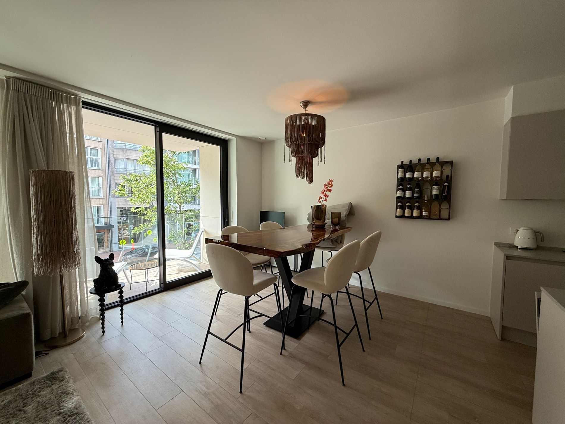 Ongemeubeld - Magnifiek woonappartement aan de zonnekant van de Lippenslaan, op wandelafstand van het strand. 