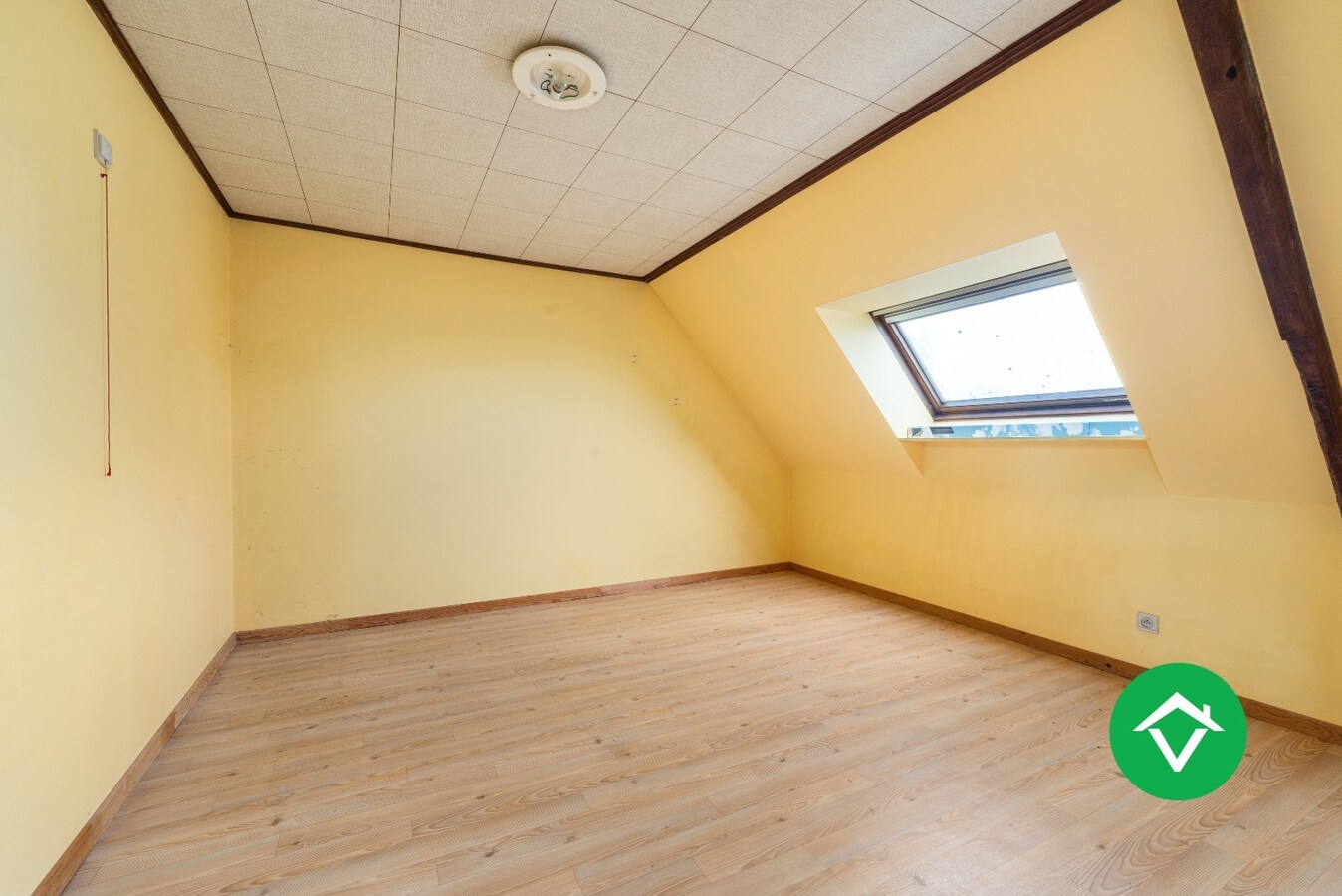 Woning met appartement te koop in het centrum van Eernegem 