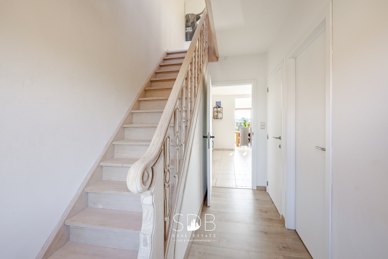 Hedendaagse woning met hippische accommodatie op 17.782m² 