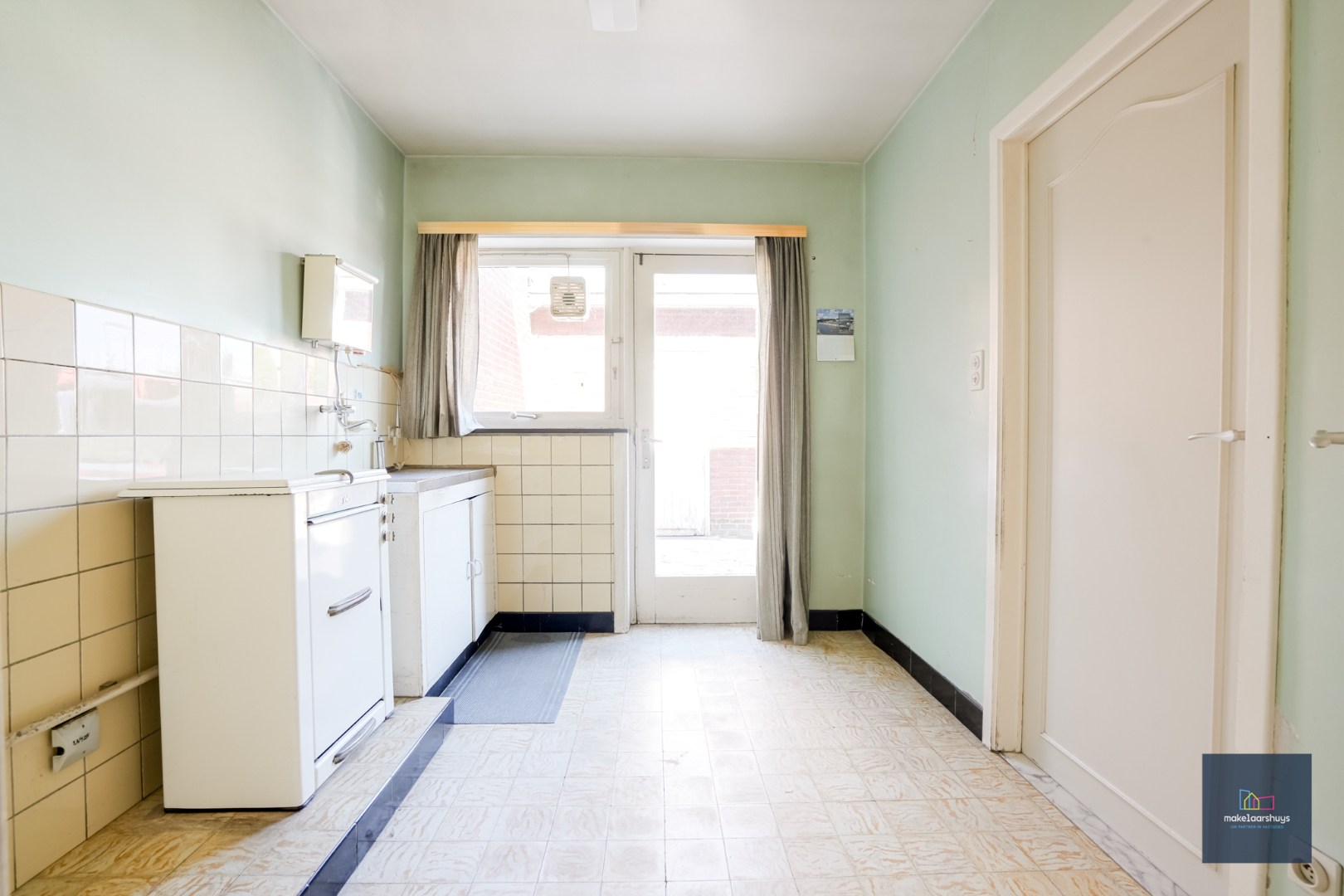 Te renoveren HOB met garage en bijgebouw op een mooi perceel 